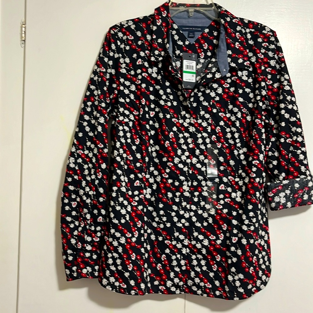 NWT Tommy Hilfiger women’s heritage utility tab shirt. Size large.